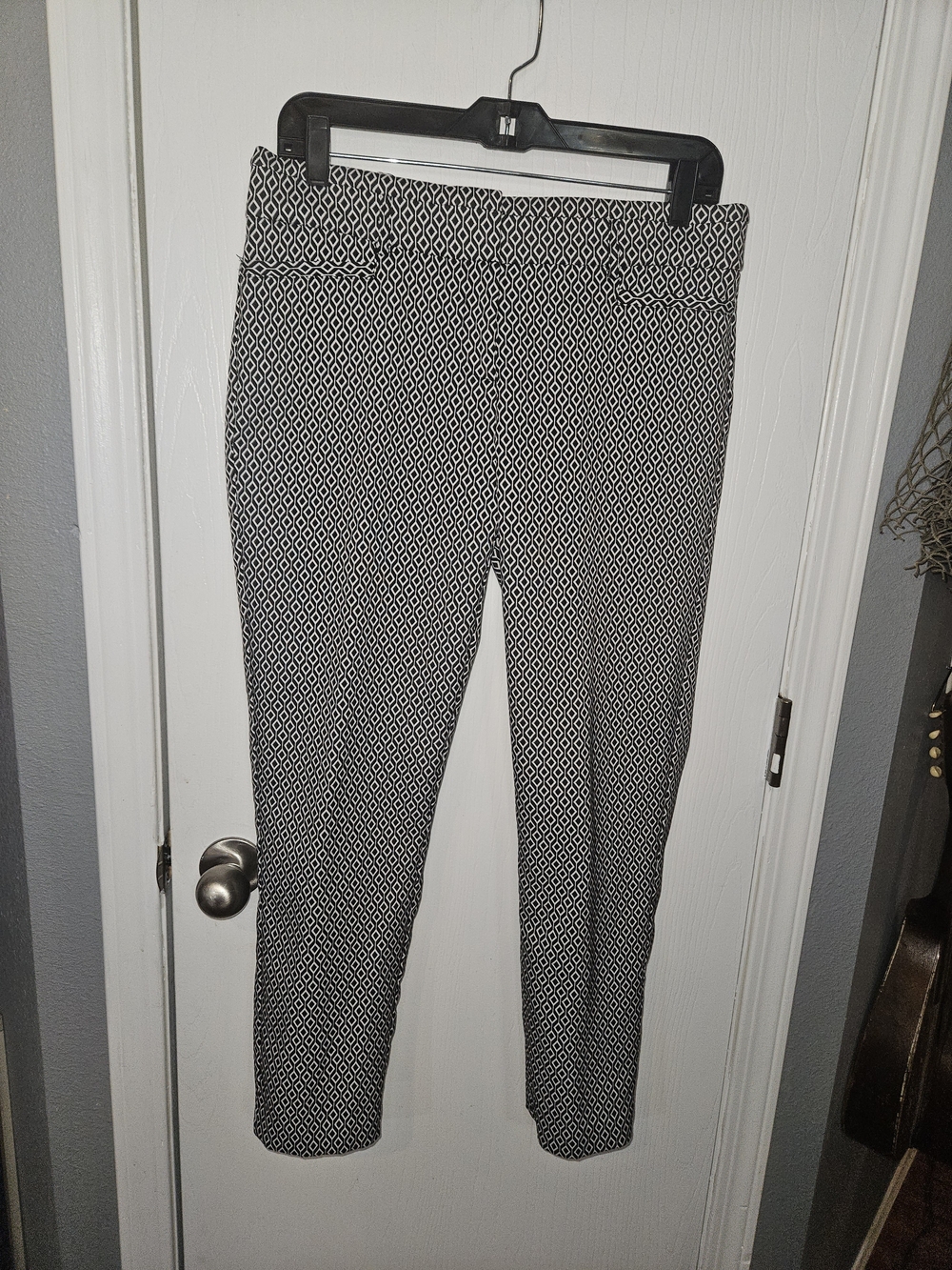 Candie's Black & White Geometric Ankle Pants
